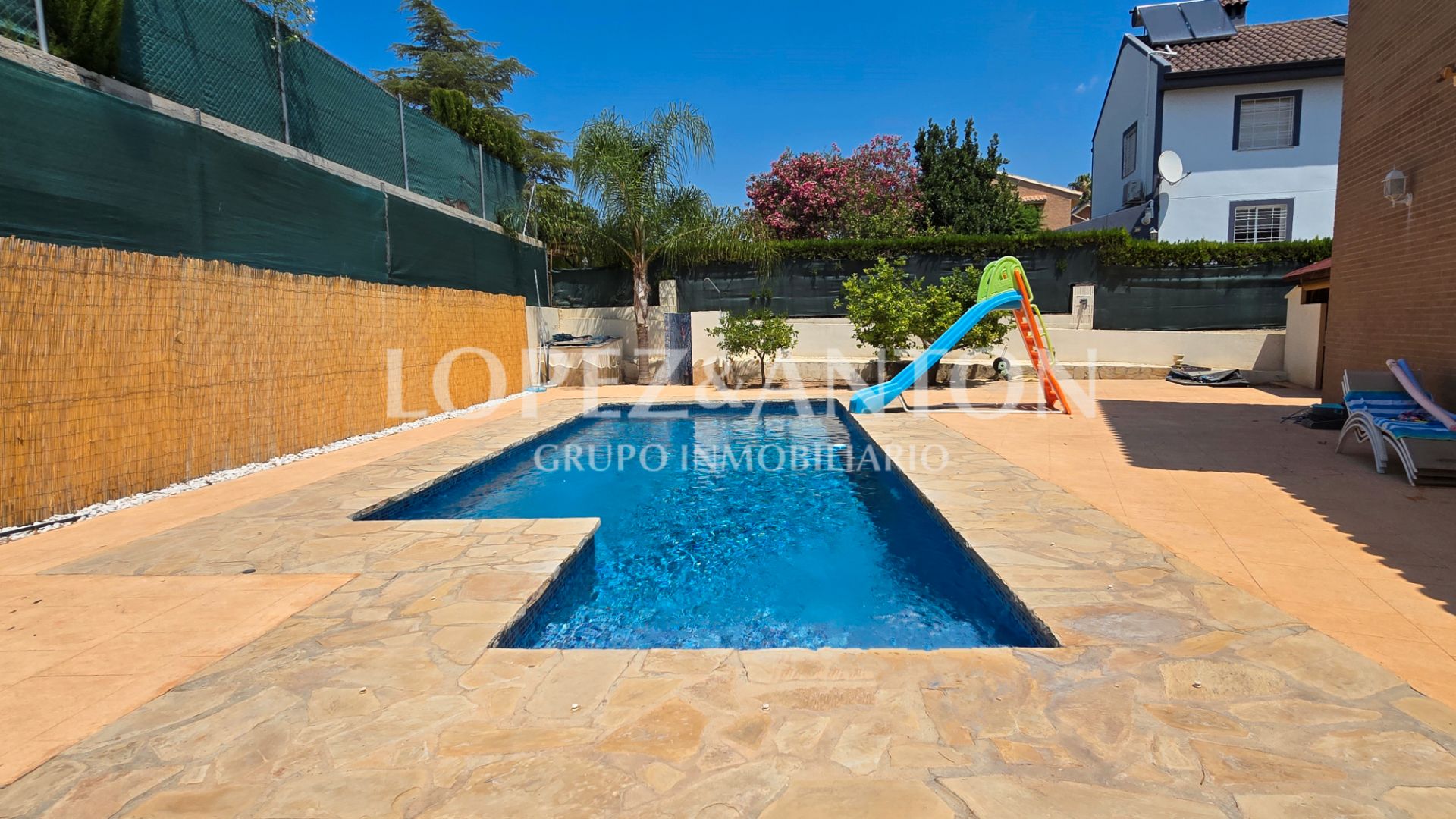 Swimming pool of House or chalet for sale in L'Eliana  with Air Conditioner, Heating and Private garden