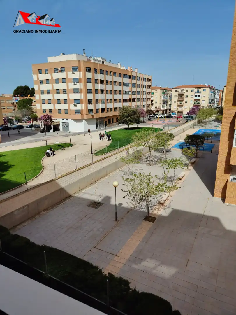 Vista exterior de Apartament en venda en  Albacete Capital amb Calefacció, Traster i Moblat