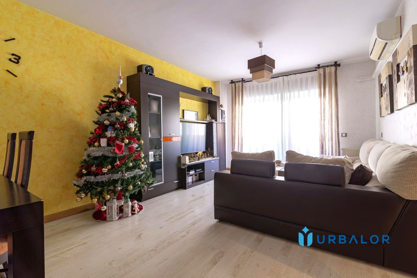 Pis en venda a Planeta Neptuno, Parla Este