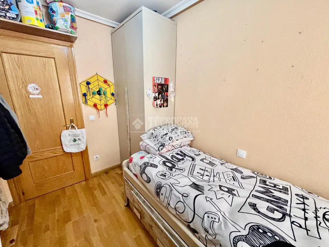 Habitación de Piso en venta en Ávila con Calefacción, Parquet y Trastero