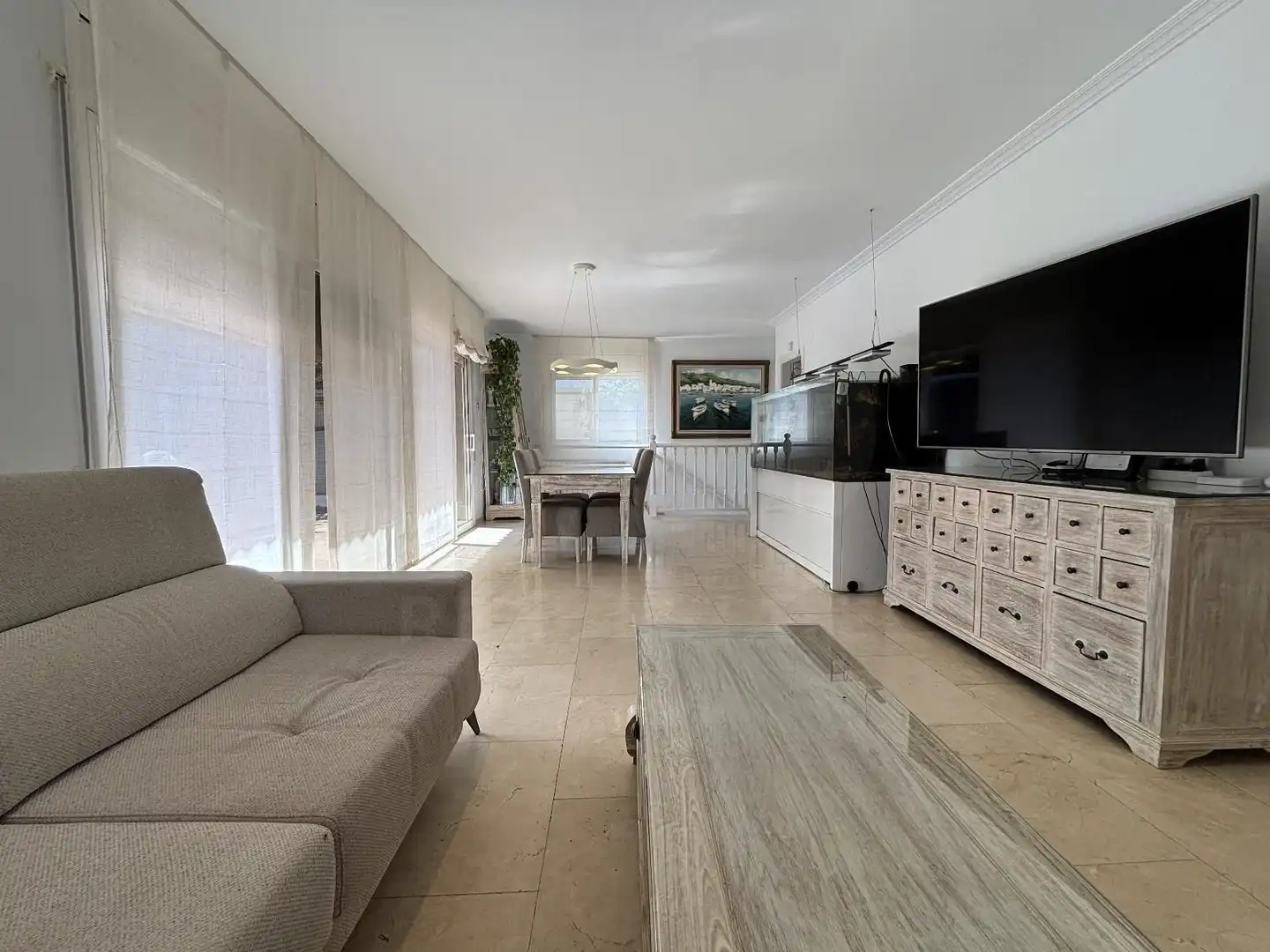 Sala d'estar de Casa o xalet en venda en Calella amb Aire condicionat, Terrassa i Piscina