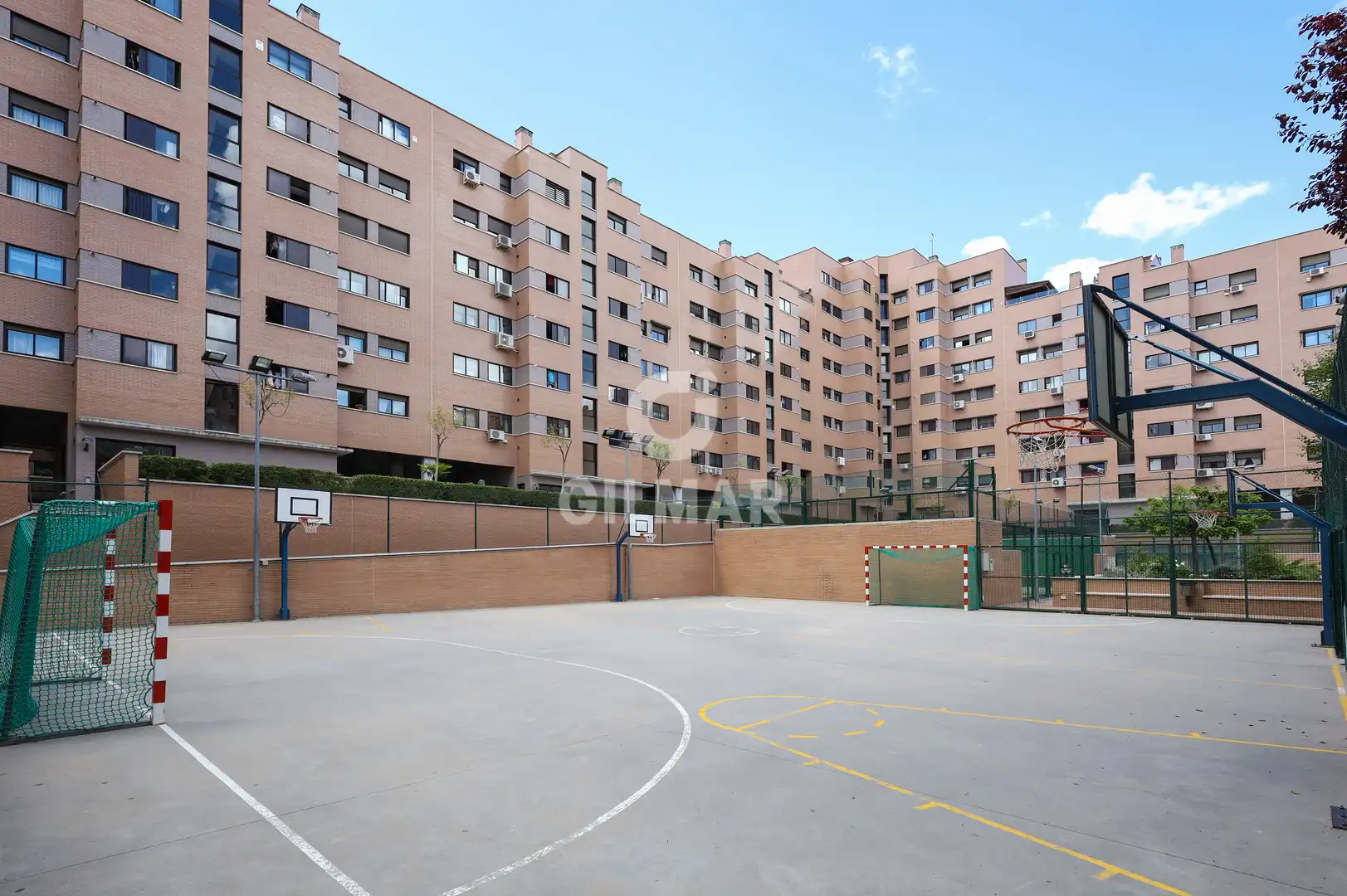 Exterior view of Flat for sale in Madrid  with Heating, Private garden and Storage room