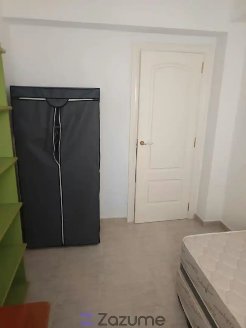 Schlafzimmer von Wohnung zur Miete in Valencia mit Möbliert, Ofen und Waschmaschine