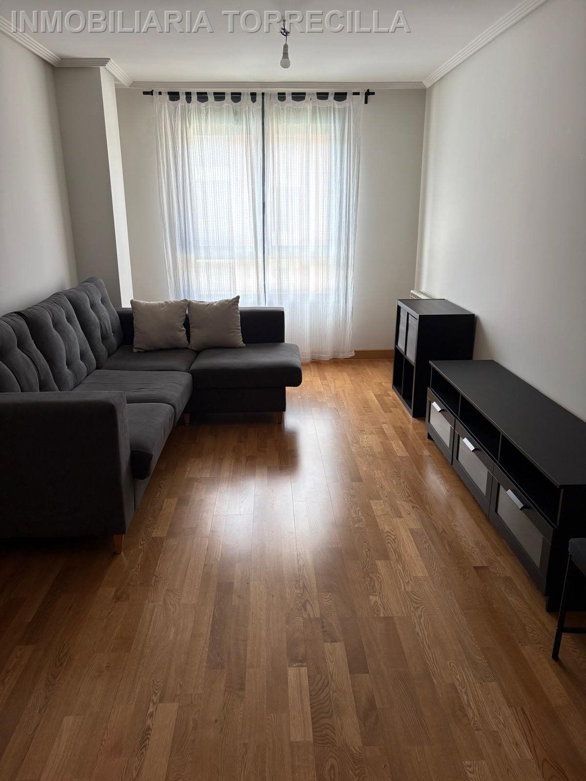 Living room of Flat for sale in Cabezón de Pisuerga  with Heating, Terrace and Storage room