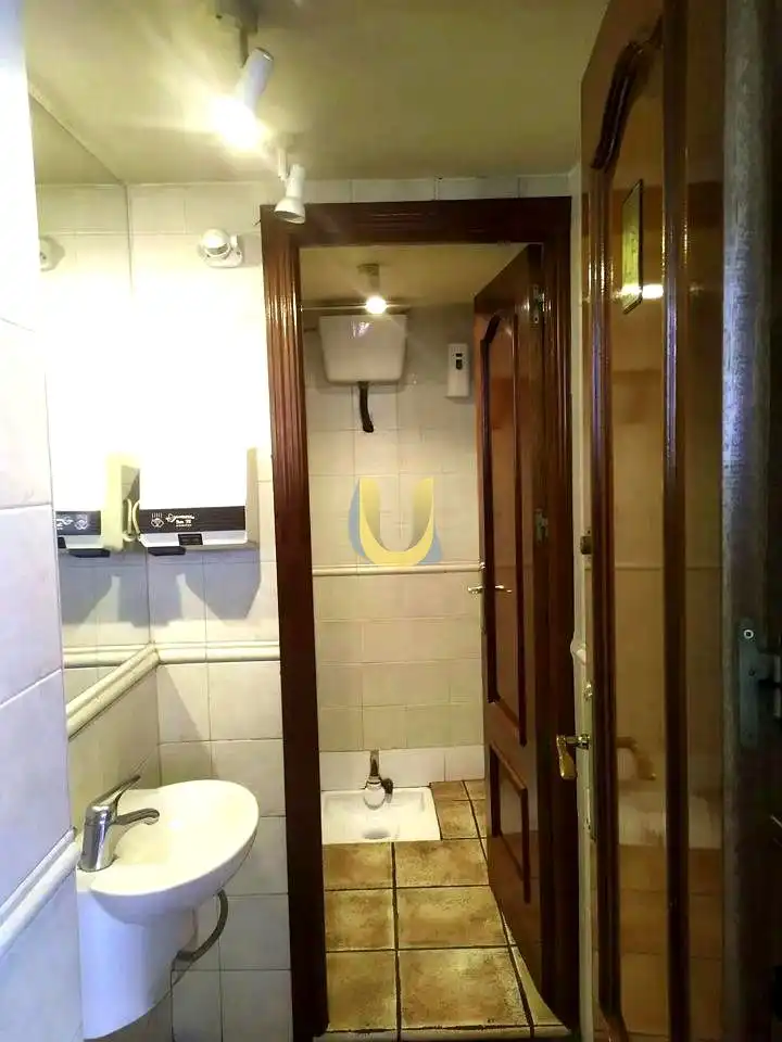 Badezimmer von Geschaftsraum zum Verkauf in Madrid