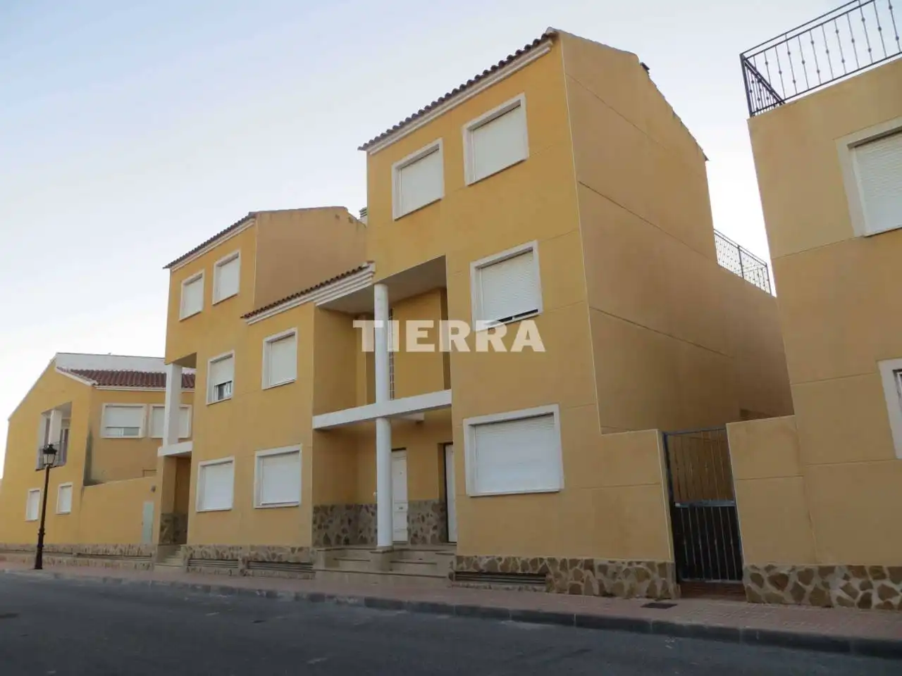 Vista exterior de Piso en venta en Salinas con Piscina comunitaria