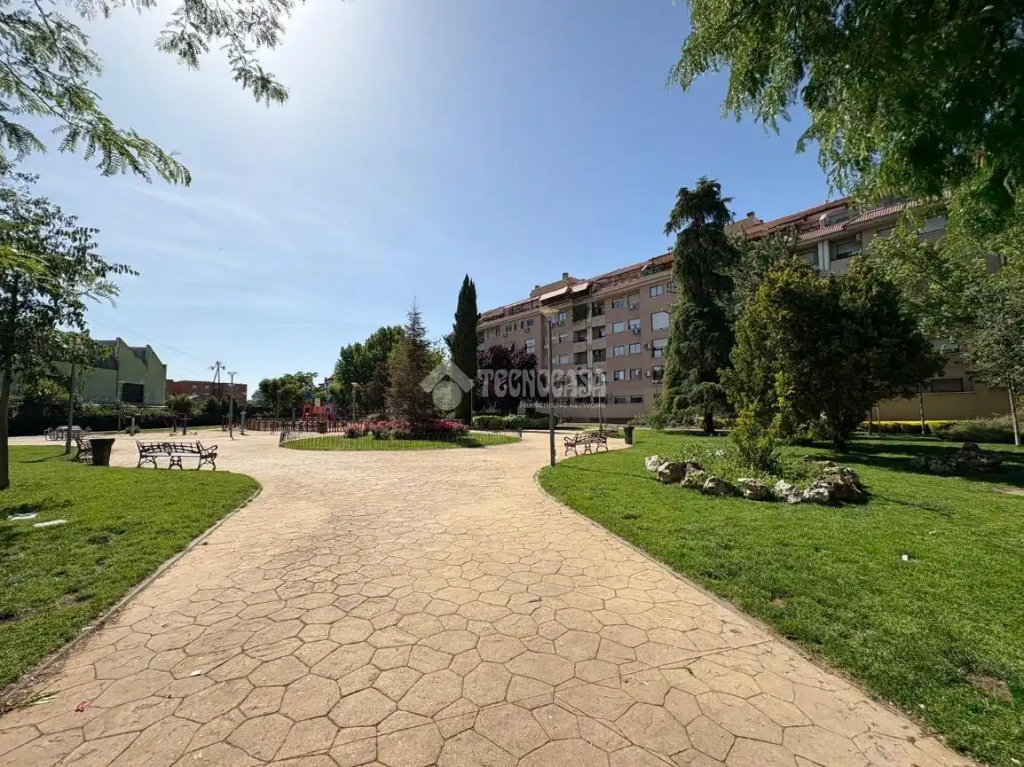 Vista exterior de Piso en venta en Torrejón de Ardoz con Terraza
