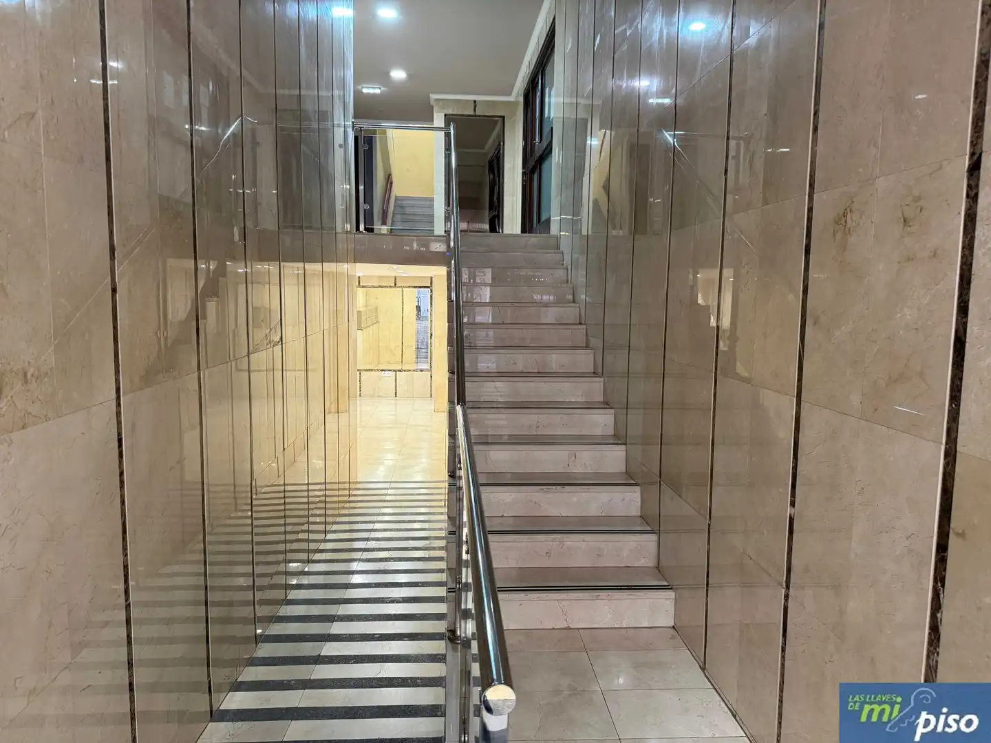 Flat with terrace for sale in Calle de Portugal 4, imagen 2