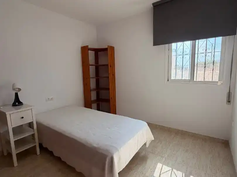 Dormitori de Dúplex per a compartir en Almería amb Aire condicionat, Moblat i Balcó