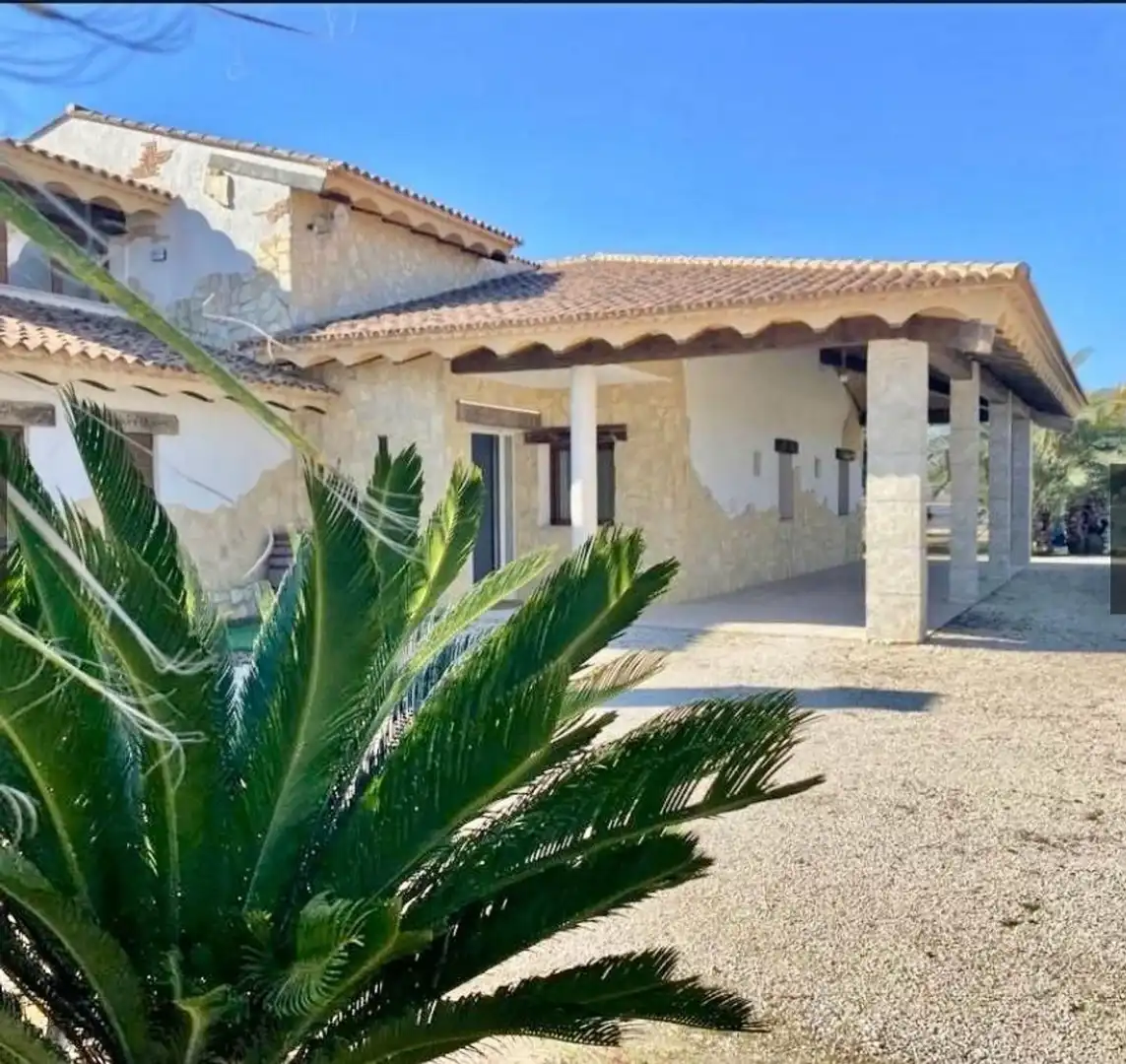 Vista exterior de Casa o xalet en venda en Albaida amb Aire condicionat, Jardí privat i Traster