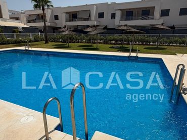 Maison mitoyenne avec piscine à vendre à Calle Jose Mejias Salguero