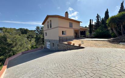 Vista exterior de Casa o xalet en venda en Vallirana amb Calefacció, Jardí privat i Terrassa