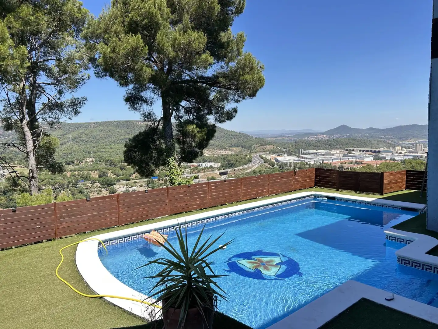 Schwimmbecken von Haus oder Chalet zum Verkauf in Cervelló mit Klimaanlage, Privatgarten und Schwimmbad