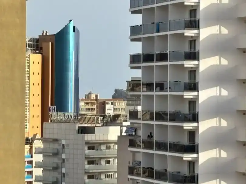 Außenansicht von Wohnung zur Miete in Benidorm mit Klimaanlage, Parkett und Schwimmbad