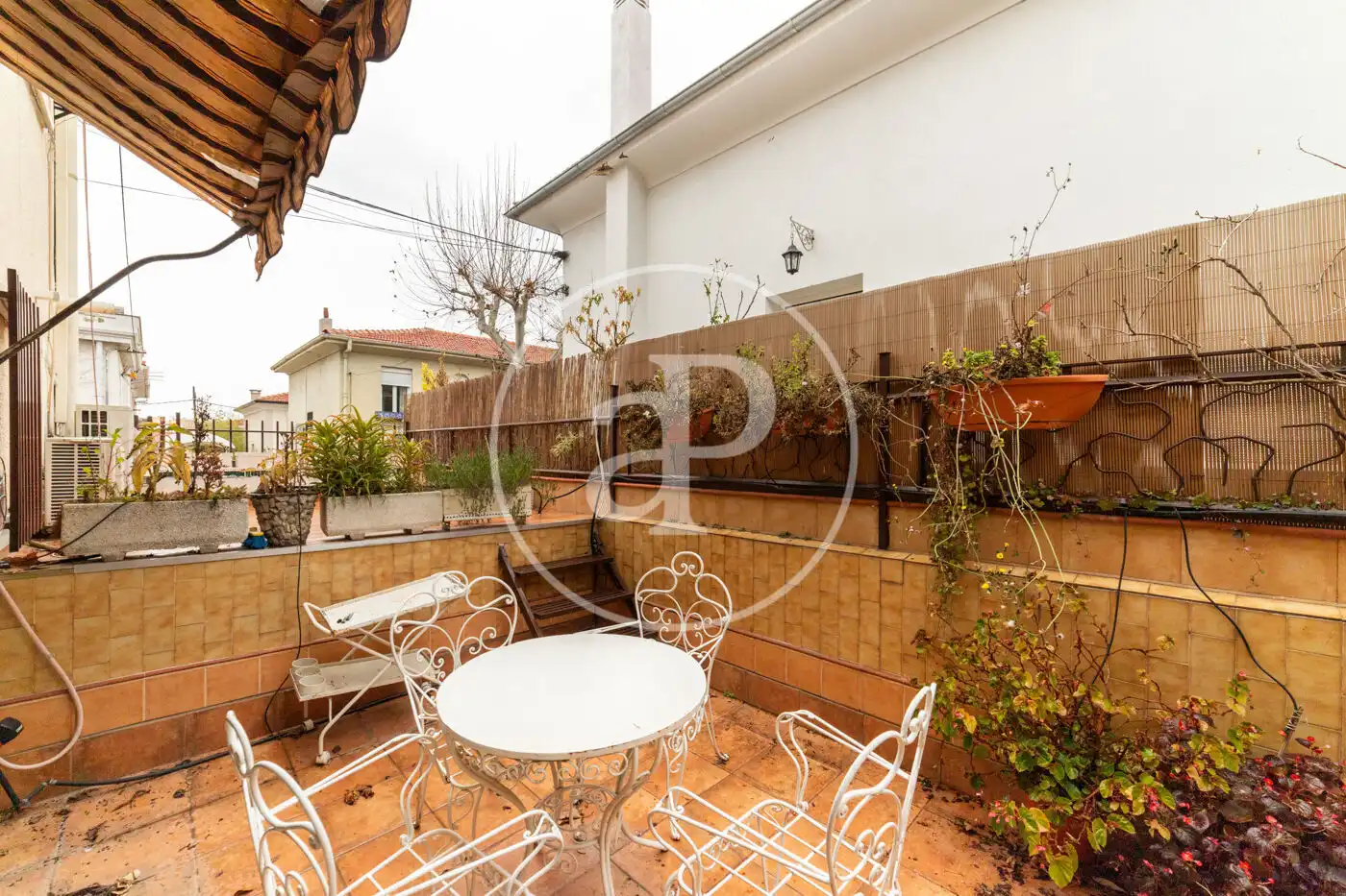 Terrassa de Casa adosada en venda en Madrid amb Aire condicionat, Calefacció i Jardí privat