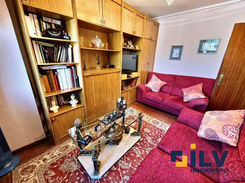 Sala de estar de Piso en venta en Portugalete con Calefacción, Terraza y Amueblado