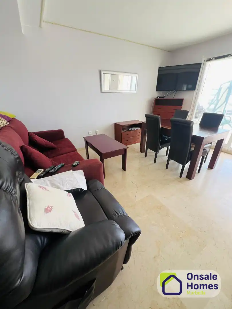 Sala d'estar de Dúplex en venda en Marbella amb Aire condicionat, Terrassa i Balcó