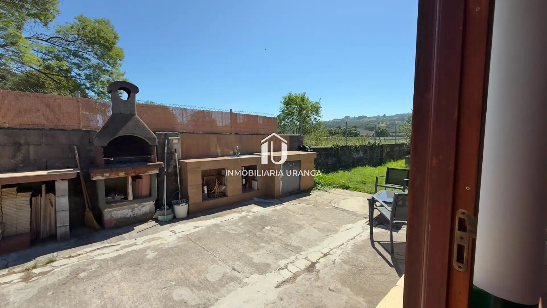 Vista exterior de Residencial en venta en Laredo
