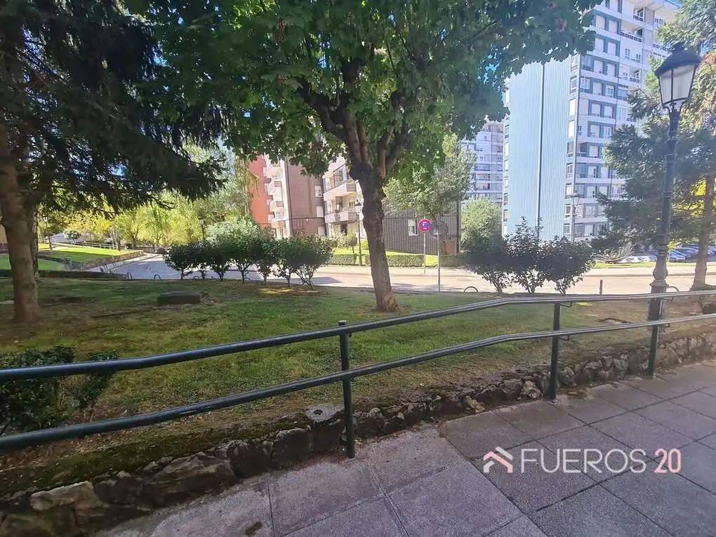 Vista exterior de Pis en venda en Barakaldo  amb Calefacció, Jardí privat i Terrassa