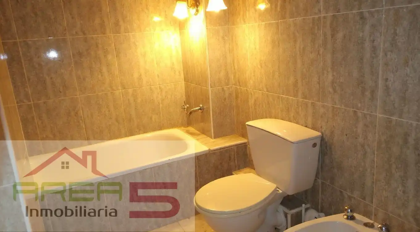 Baño de Piso en venta en Monterrubio de la Serena con Terraza