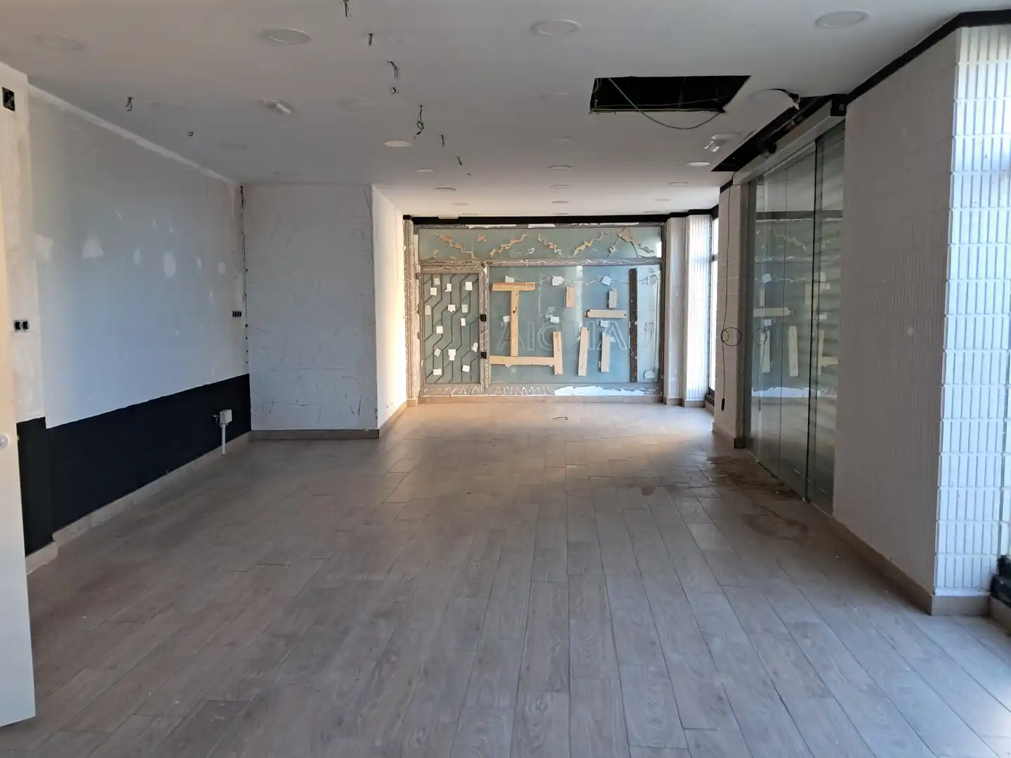 Local comercial en venta en Carrer Nogueres 1, imagen 6