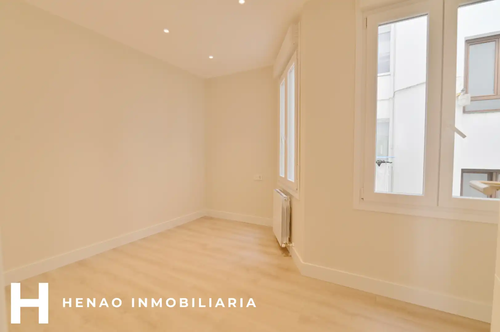 Dormitori de Pis en venda en Bilbao  amb Calefacció, Parquet i Forn