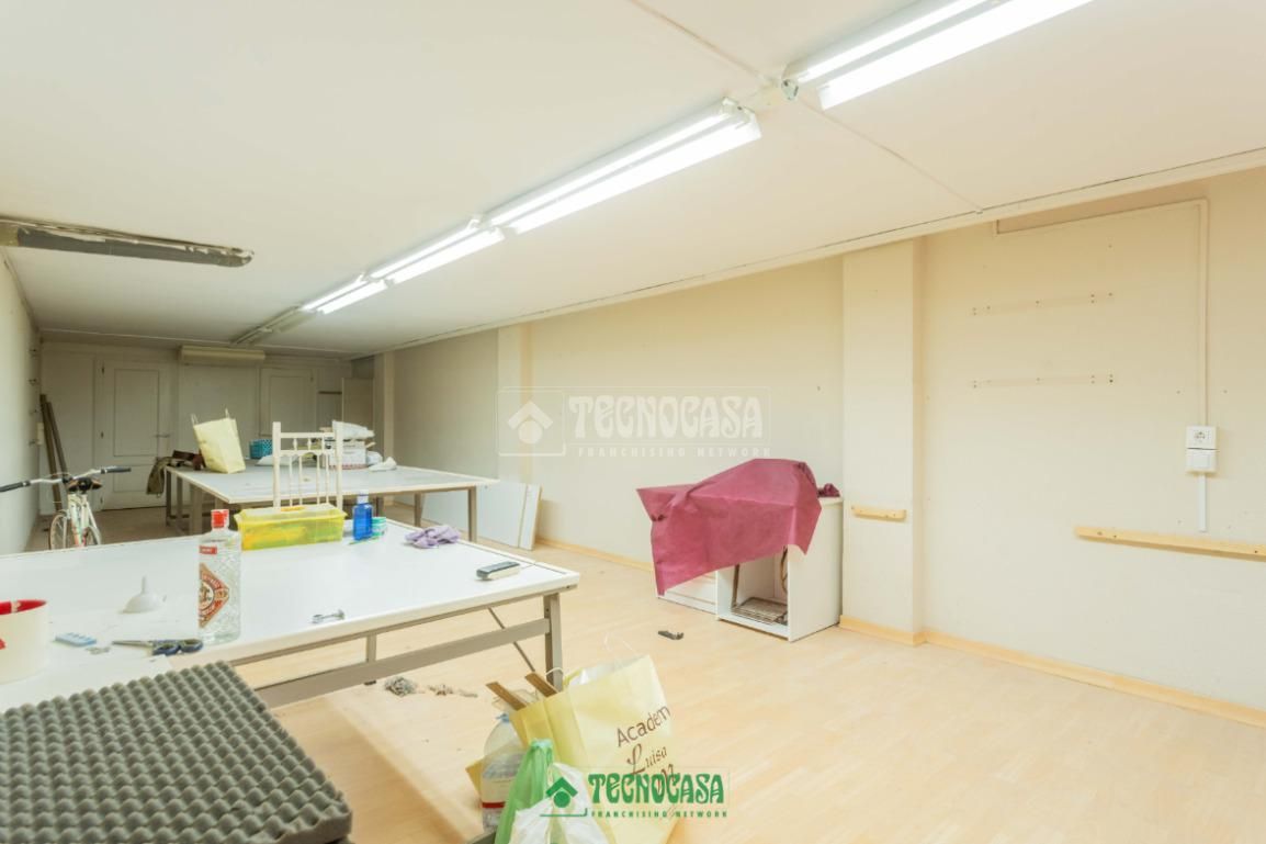 Premises for sale in  Almería Capital