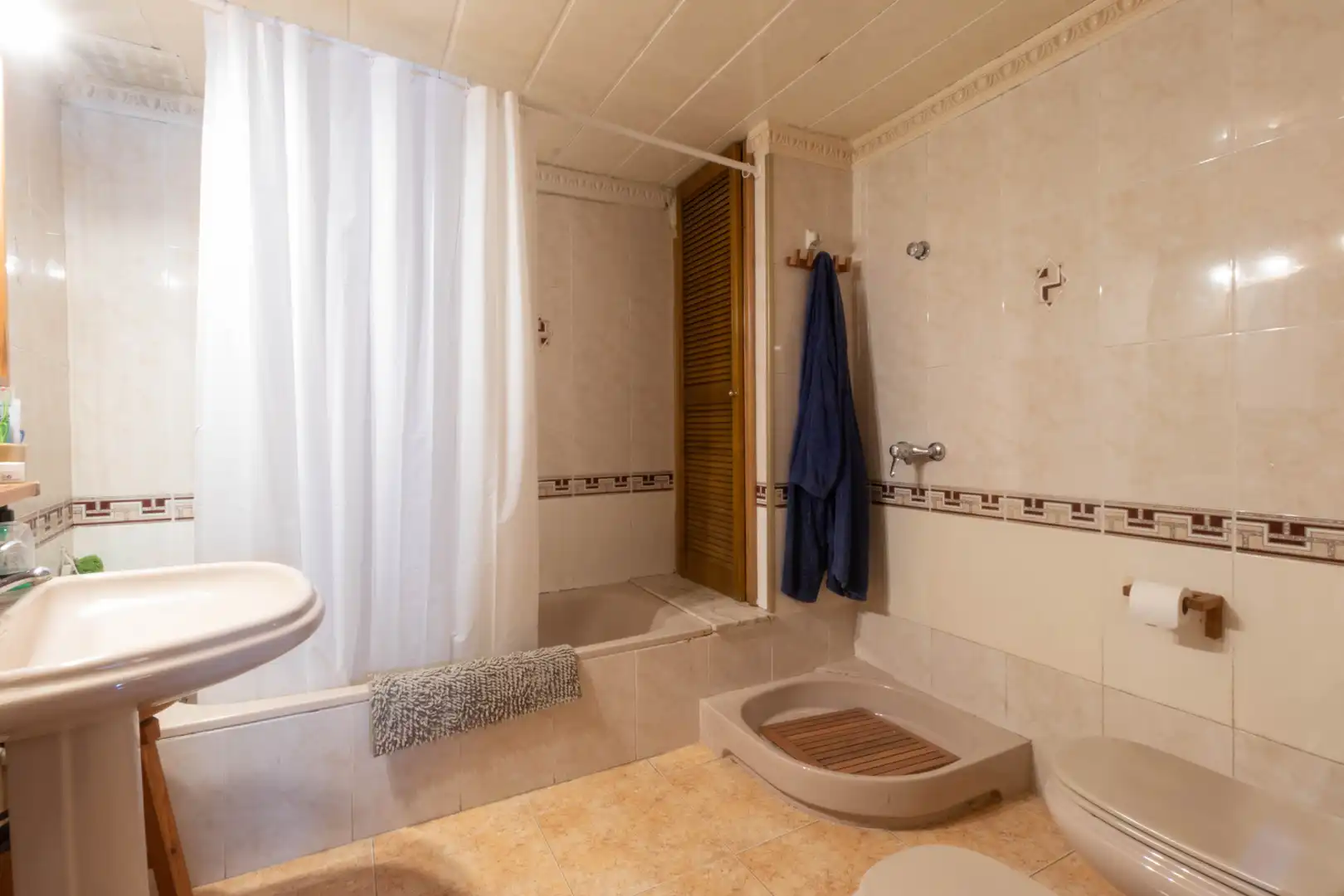 Baño de Dúplex en venta en Sant Cebrià de Vallalta con Calefacción, Terraza y Horno