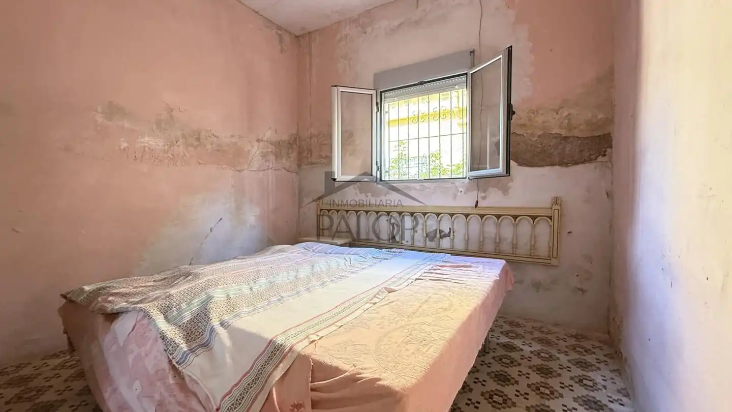 Dormitori de Casa o xalet en venda en Alzira amb Jardí privat, Terrassa i Traster
