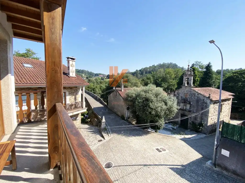 Terrassa de Casa o xalet en venda en Boqueixón amb Traster, Moblat i Forn