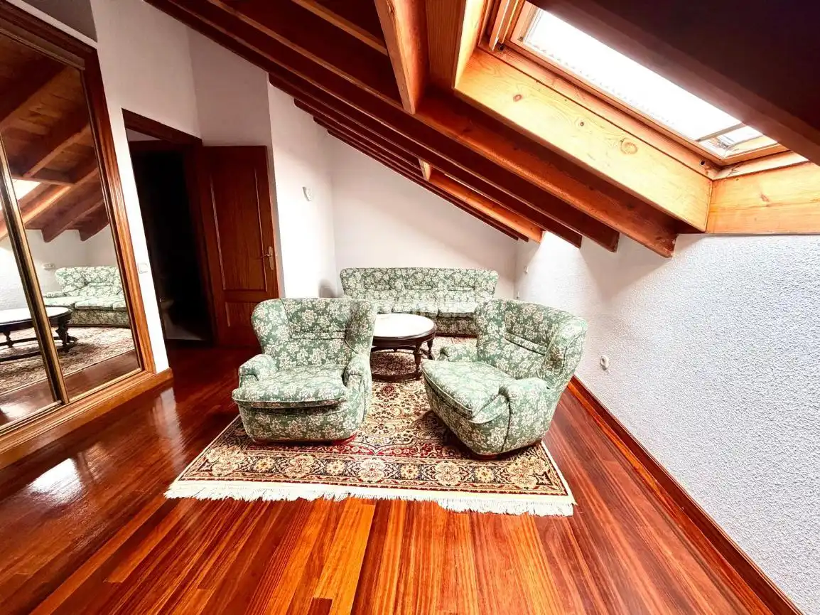 Wohnzimmer von Einfamilien-Reihenhaus zum Verkauf in Ribamontán al Mar mit Heizung, Möbliert und Balkon