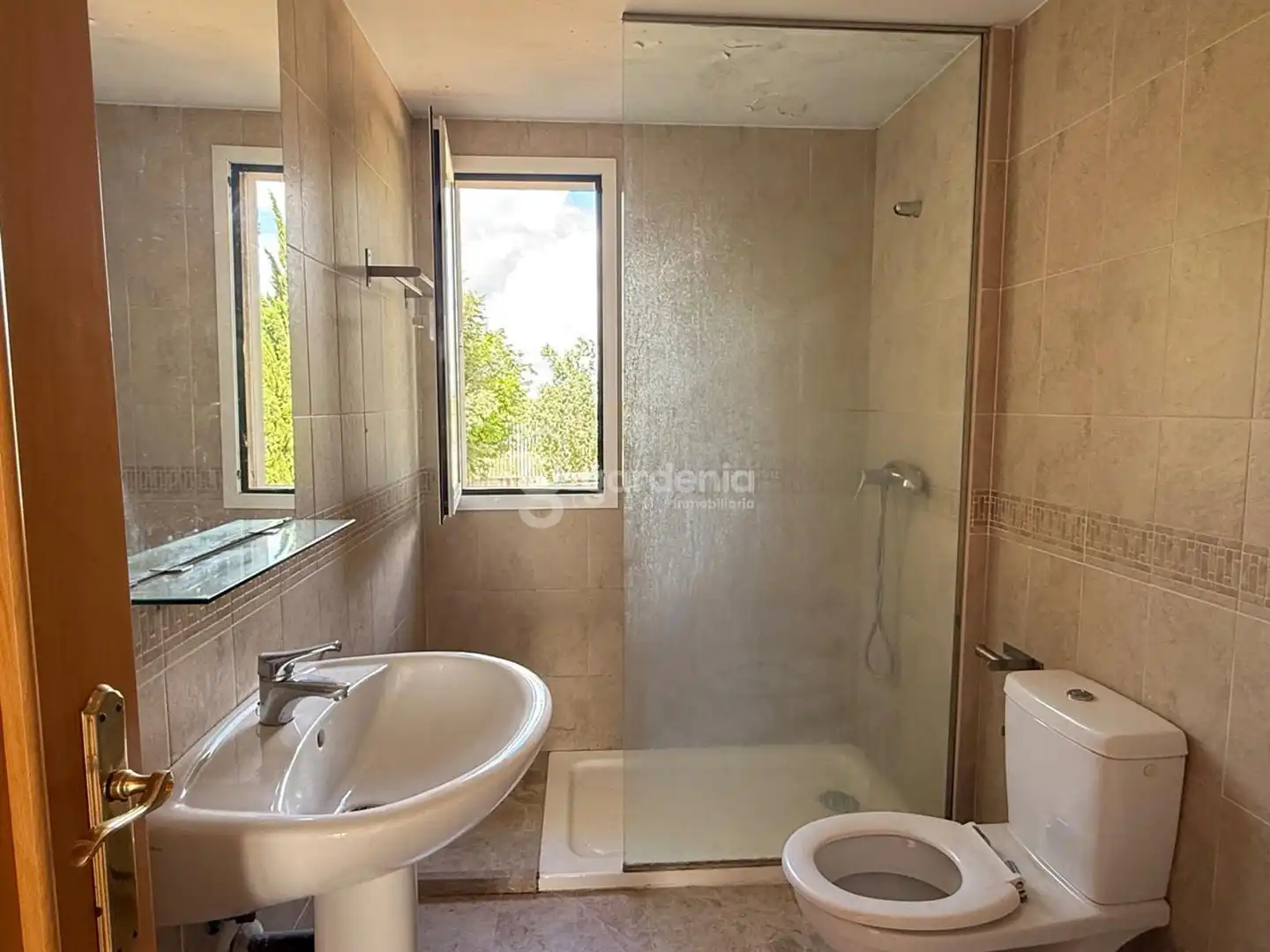 Baño de Casa adosada en venta en Castilleja de la Cuesta con Aire acondicionado y Terraza