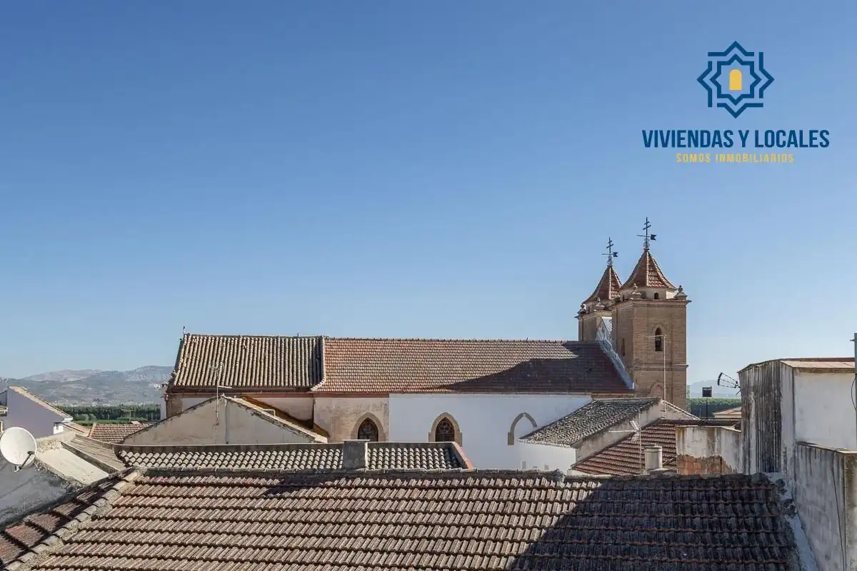 Vista exterior de Casa adosada en venda en Chauchina amb Terrassa i Balcó