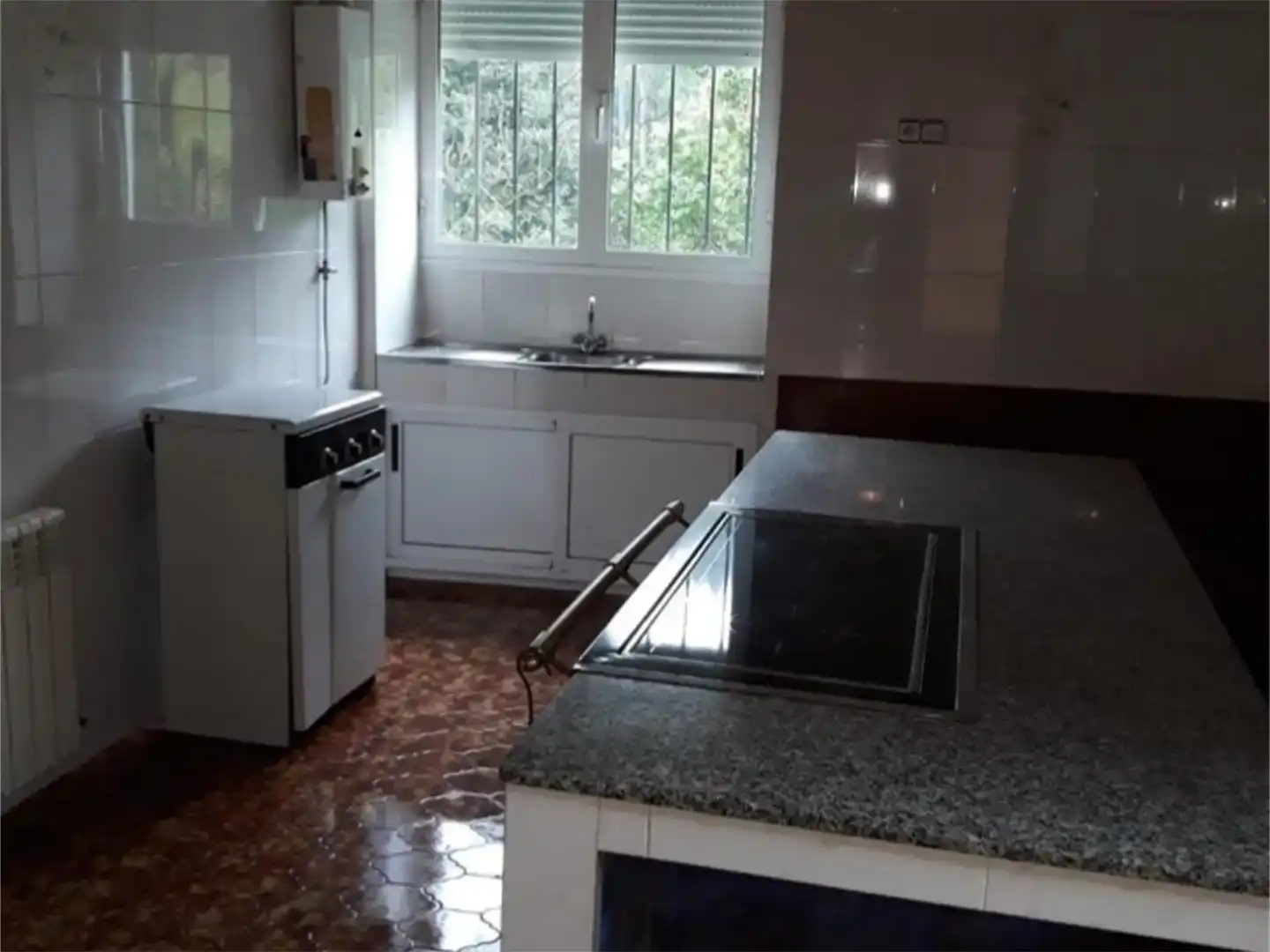 Cuina de Casa adosada en venda en Ribeira de Piquín amb Jardí privat, Parquet i Moblat