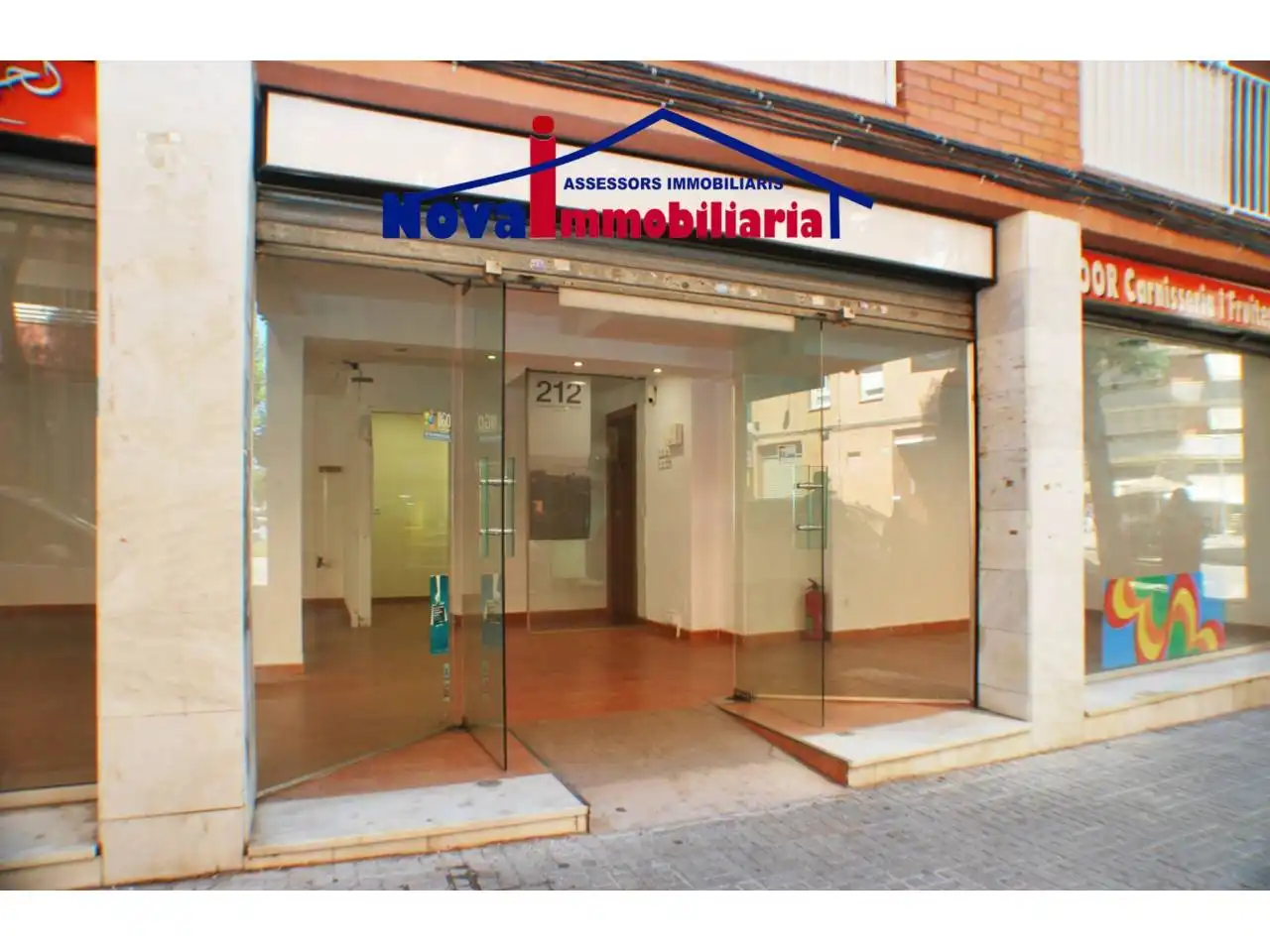 Business premises for sale in Calle Salvador Baroné, imagen 4
