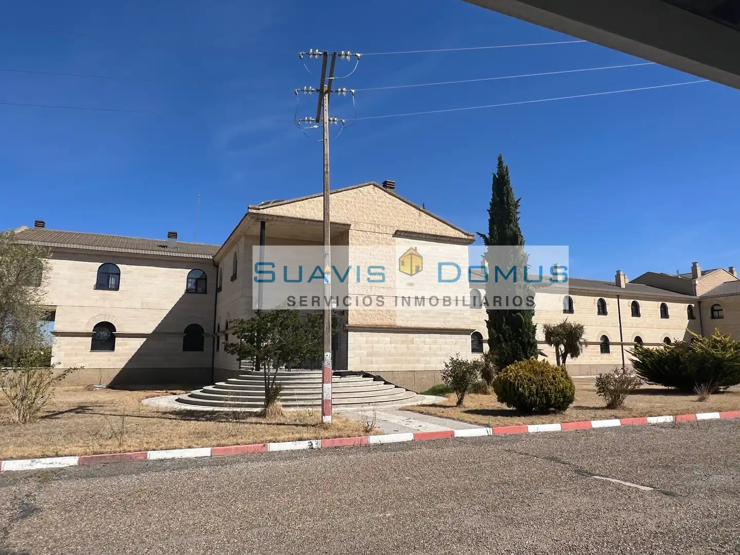 Vista exterior de Edificio en venta en Coreses con Alarma