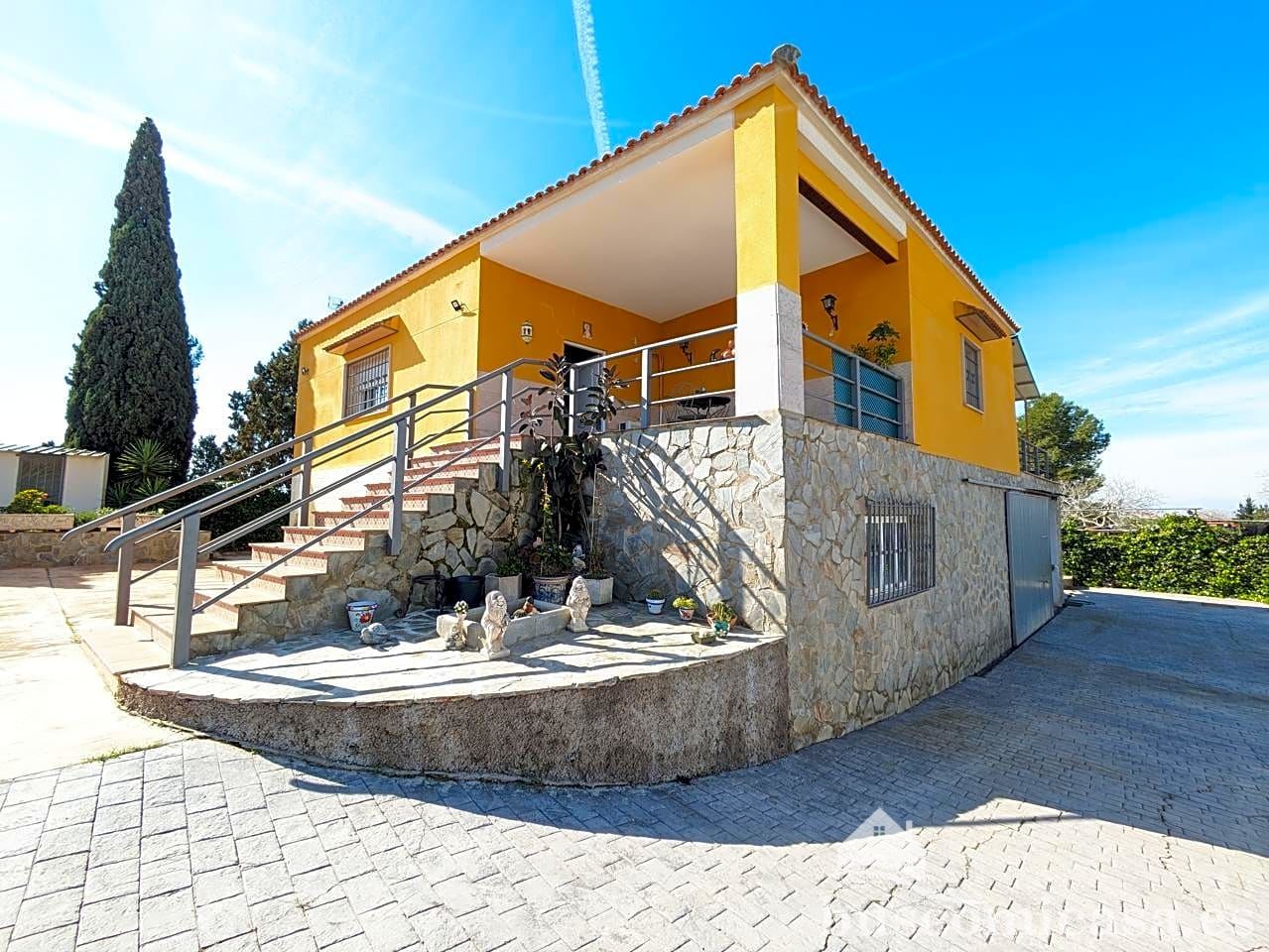 Exterior view of House or chalet for sale in Jabalquinto  with Air Conditioner, Private garden and Terrace