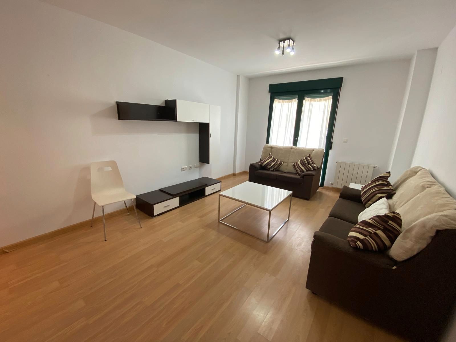Sala d'estar de Apartament en venda en Chinchilla de Monte-Aragón amb Calefacció, Parquet i Moblat