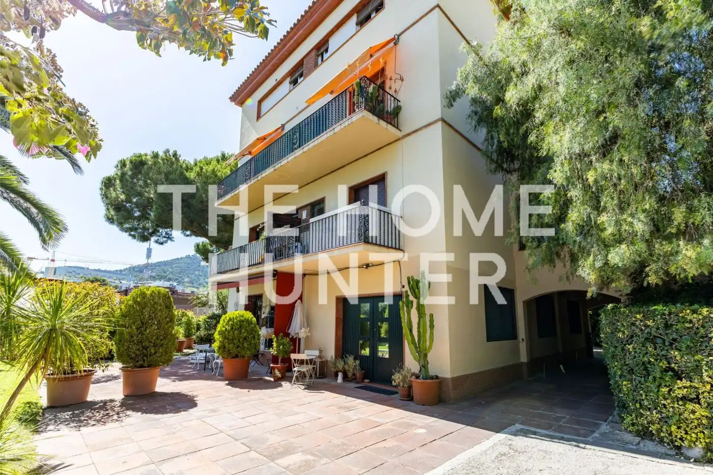 Vista exterior de Piso en venta en Barcelona con Calefacción, Jardín privado y Terraza