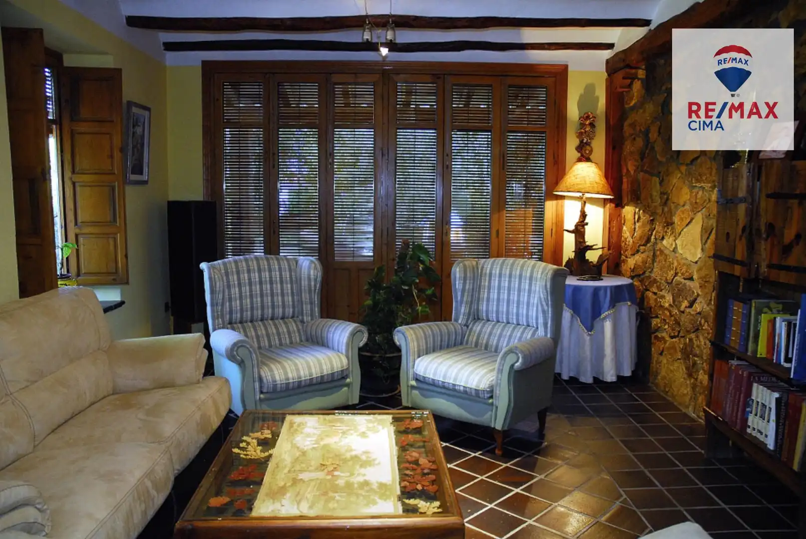 Sala d'estar de Casa o xalet en venda en Baza amb Aire condicionat, Calefacció i Jardí privat