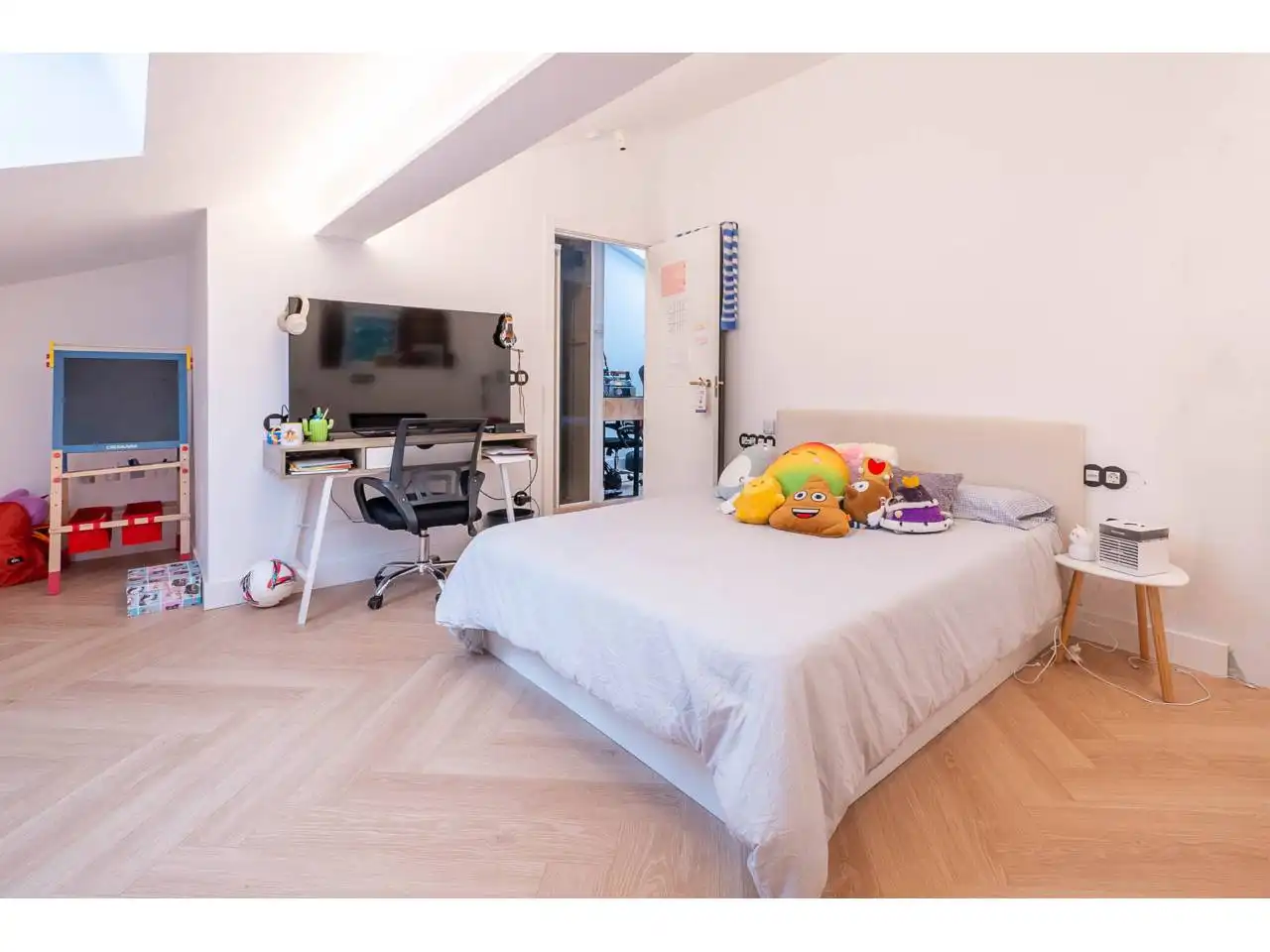 Dormitori de Casa o xalet en venda en Donostia - San Sebastián  amb Aire condicionat, Calefacció i Jardí privat