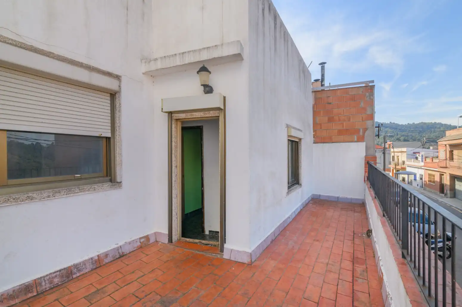 Vista exterior de Casa adosada en venda en Sant Climent de Llobregat amb Terrassa i Balcó