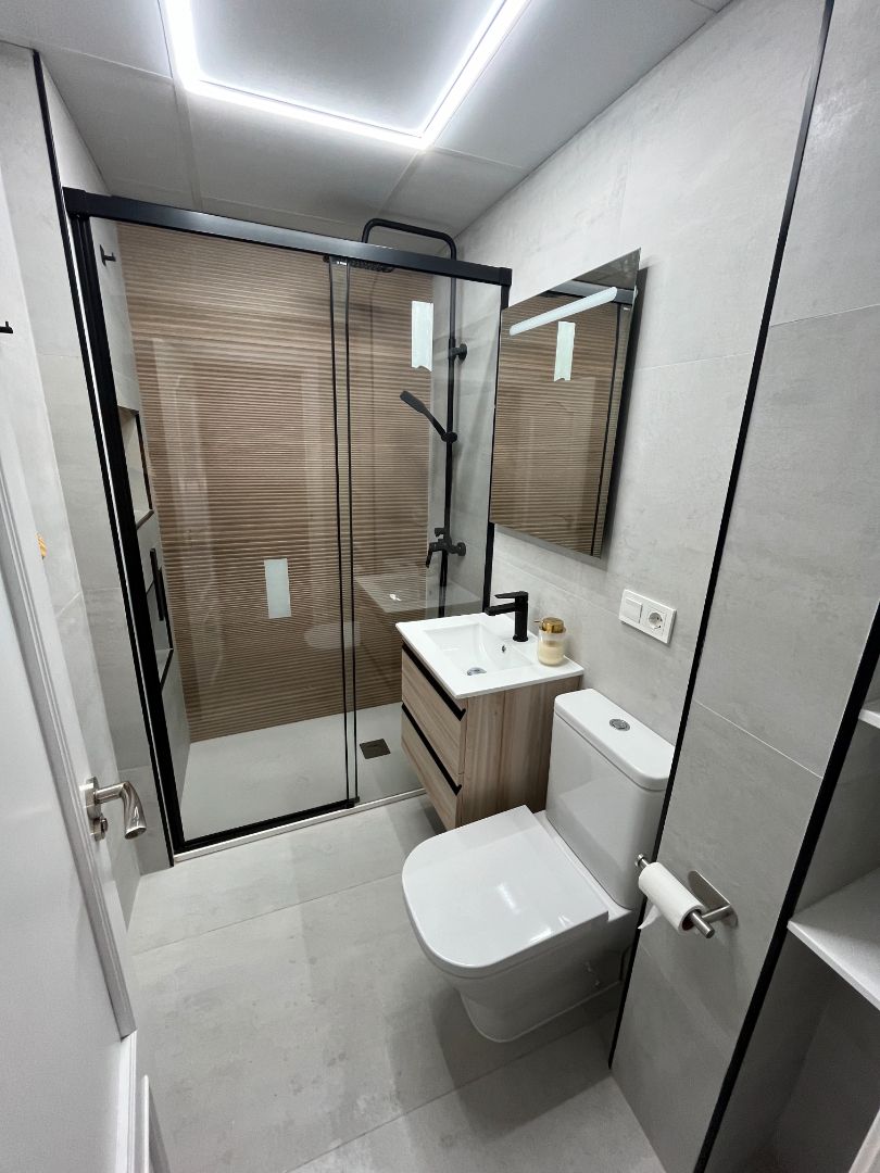 Bathroom of Flat to share in  Córdoba Capital  with Furnished and Internet