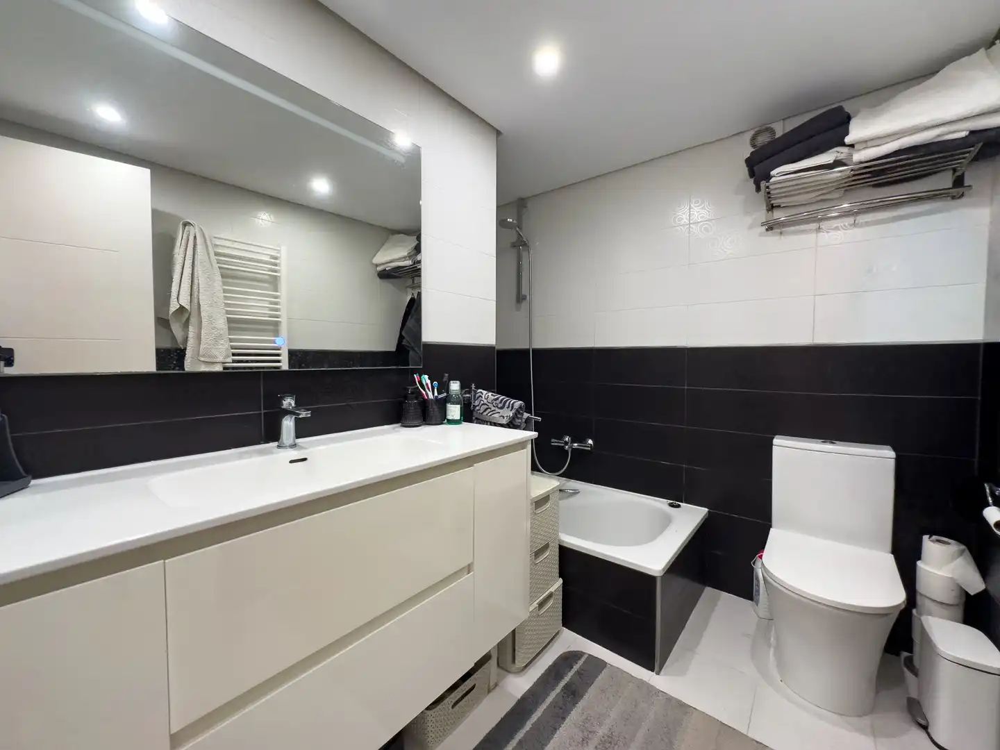 Bathroom of Apartments for sale in Manilva  with Air Conditioner, Terrace and Furnished