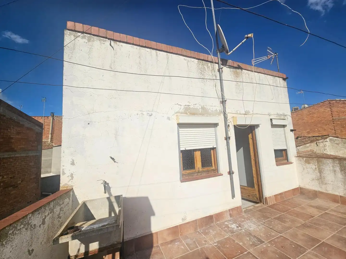 Vista exterior de Casa adosada en venda en Alguaire, Lleida