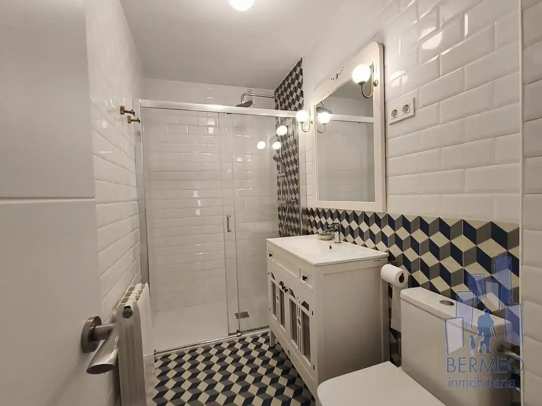 Baño de Piso en venta en Bermeo con Calefacción y Balcón