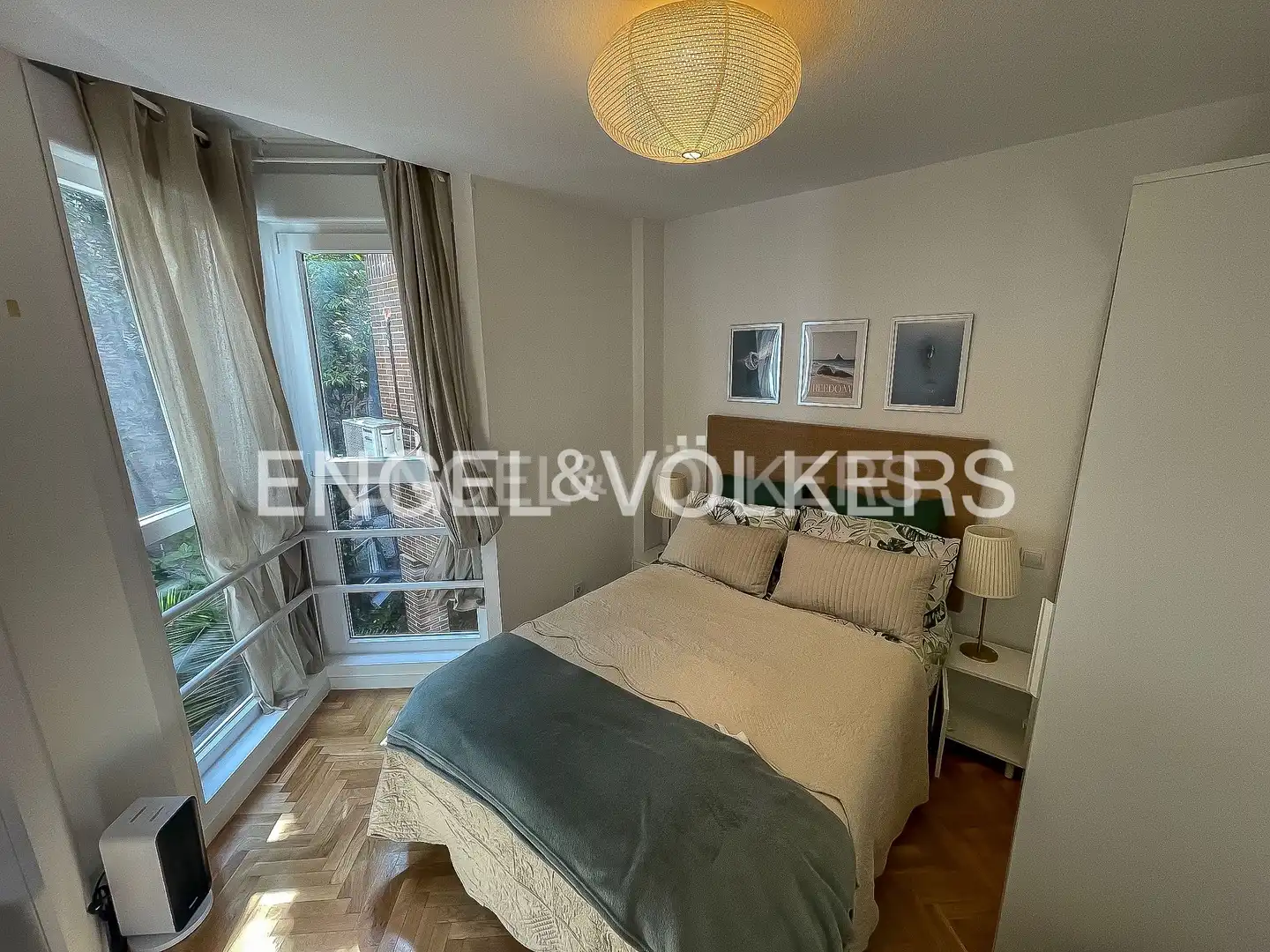 Bedroom of Flat for rent in Madrid  with Air Conditioner, Heating and Private garden