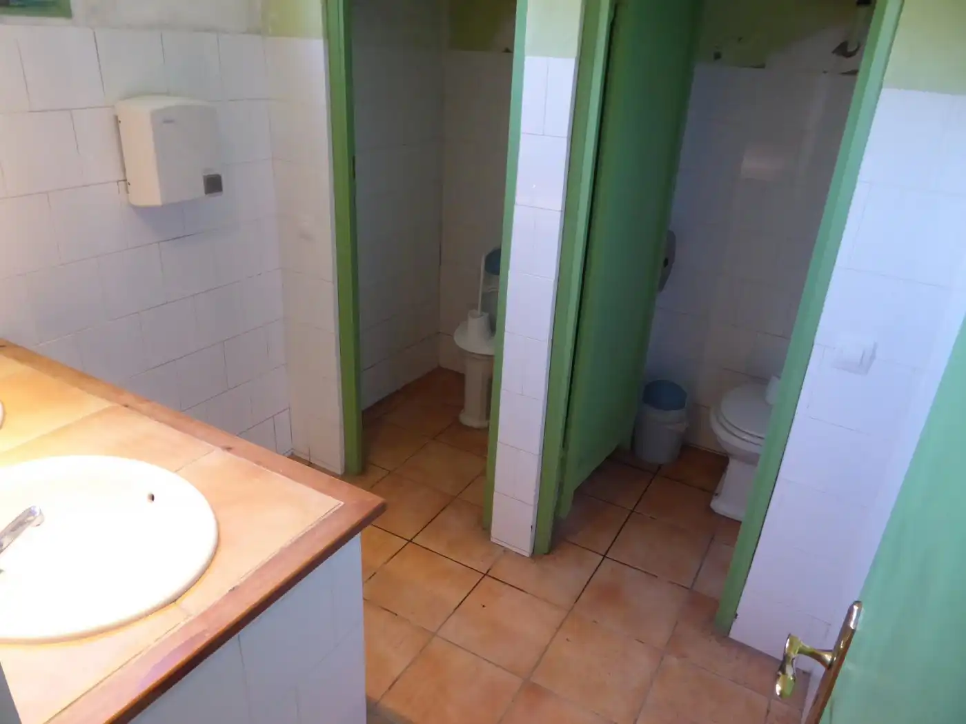 Baño de Finca rústica en venta en Sant Martí de Tous con Aire acondicionado, Calefacción y Jardín privado