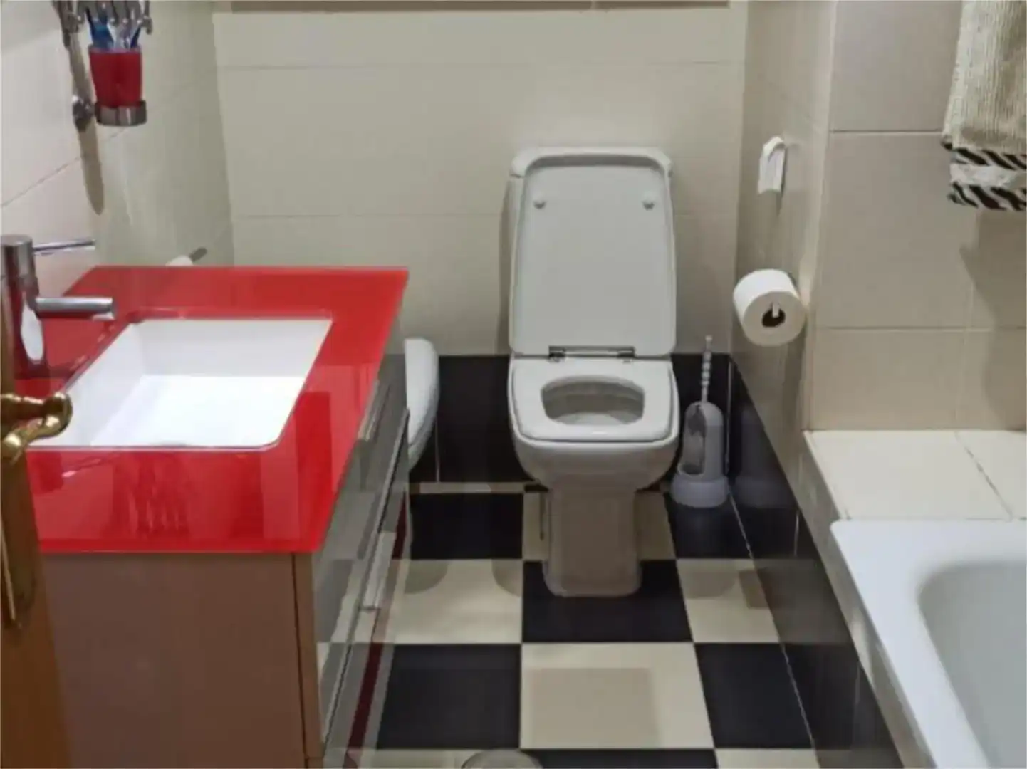 Bany de Pis en venda en Linares amb Aire condicionat
