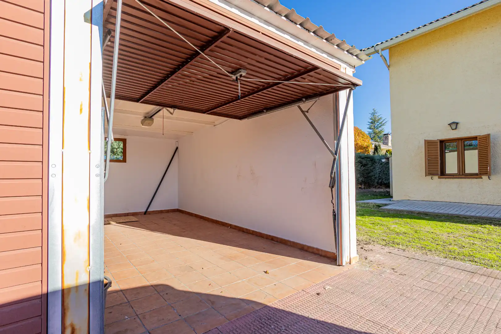 Parking de Casa o chalet en venta en Manzanares El Real con Calefacción, Jardín privado y Amueblado